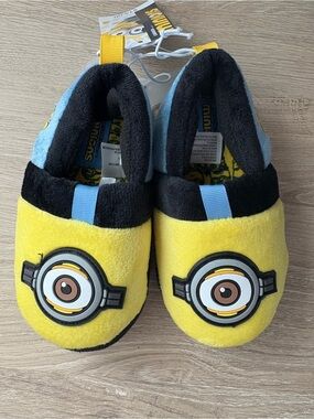 Universal Yellow Minions Character Plush Slippers